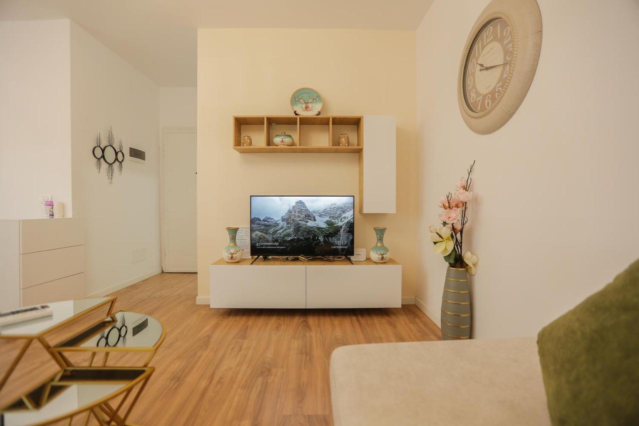 Miku Apartment-sophisticated 2bd At Taiwan * Tirana